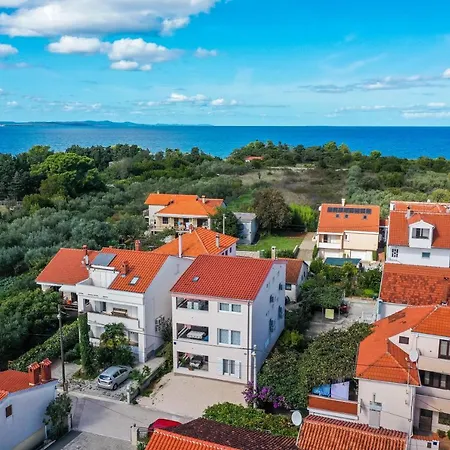 Puntamika De Rosa - Ground Floor Apartment Zadar