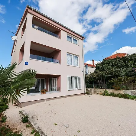 Puntamika De Rosa - Ground Floor Daire *